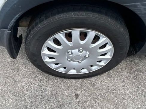 Used 2018 Nissan Kicks S FWD image 31