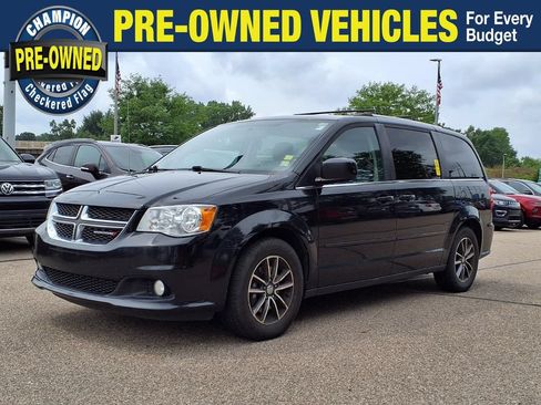 Used 2017 Dodge Grand Caravan SXT FWD image 1