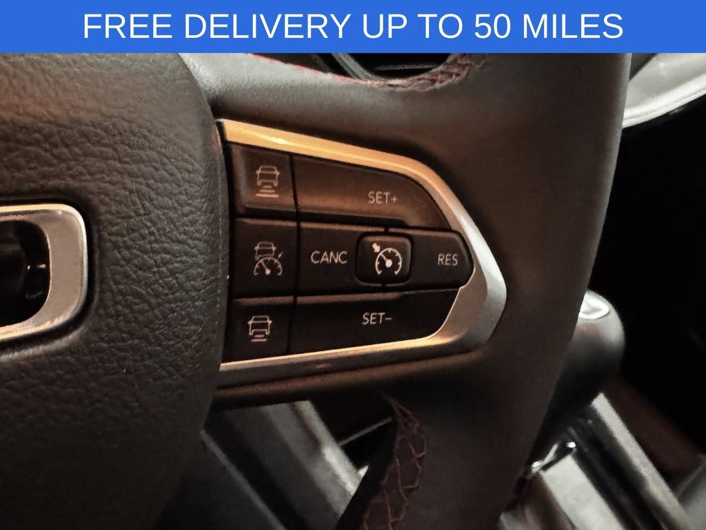 Used 2025 Jeep Compass Trailhawk AWD/4WD image 7