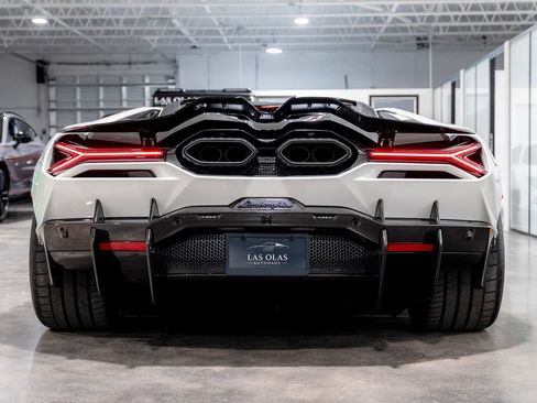 Used 2025 Lamborghini Revuelto AWD/4WD image 31