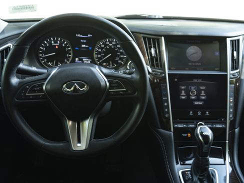 Used 2018 INFINITI Q50 Luxe RWD image 19