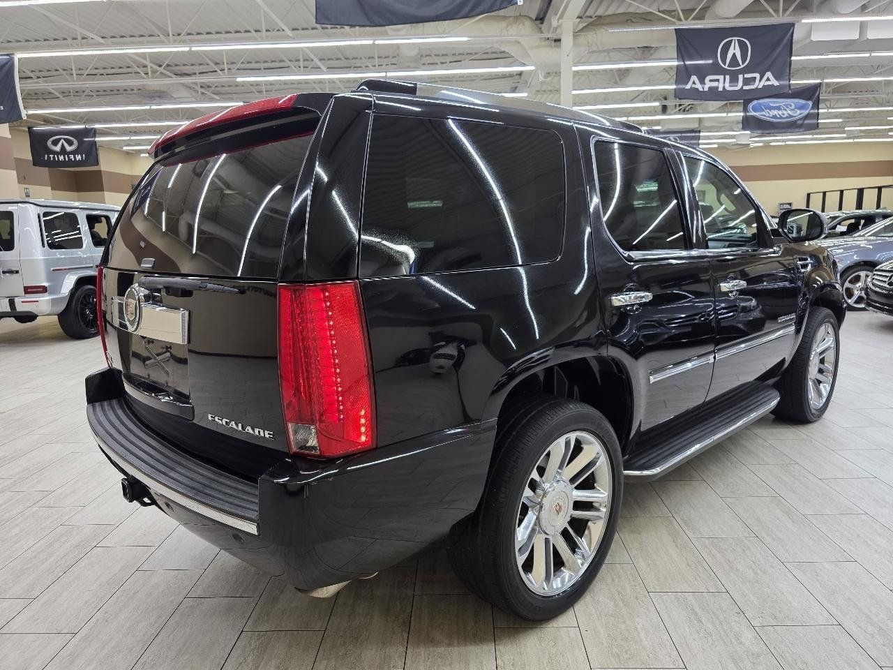 Used 2012 Cadillac Escalade Luxury RWD image 6