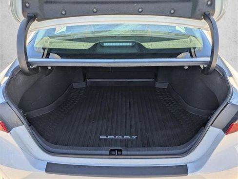 Used 2023 Toyota Camry SE image 6