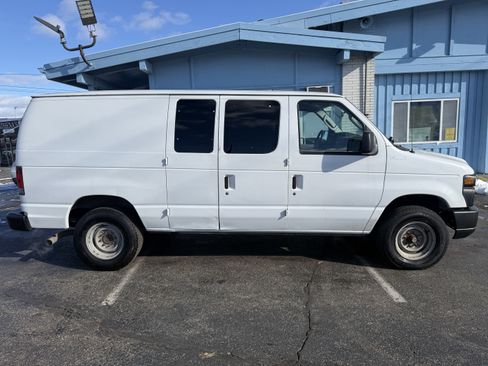 Used 2010 Ford E-250 and Econoline 250 image 6