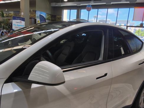 Used 2020 Tesla Model Y Long Range AWD/4WD image 10