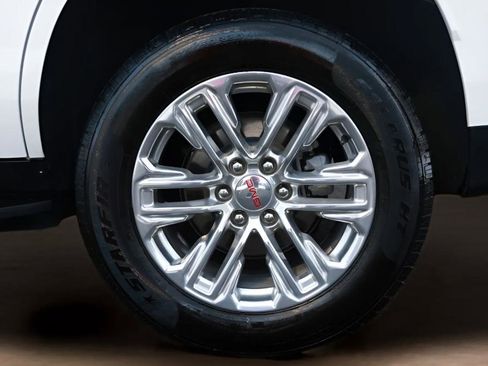 Used 2024 GMC Yukon SLT AWD/4WD image 32