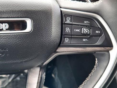 Used 2023 Jeep Grand Cherokee L Limited AWD/4WD image 26