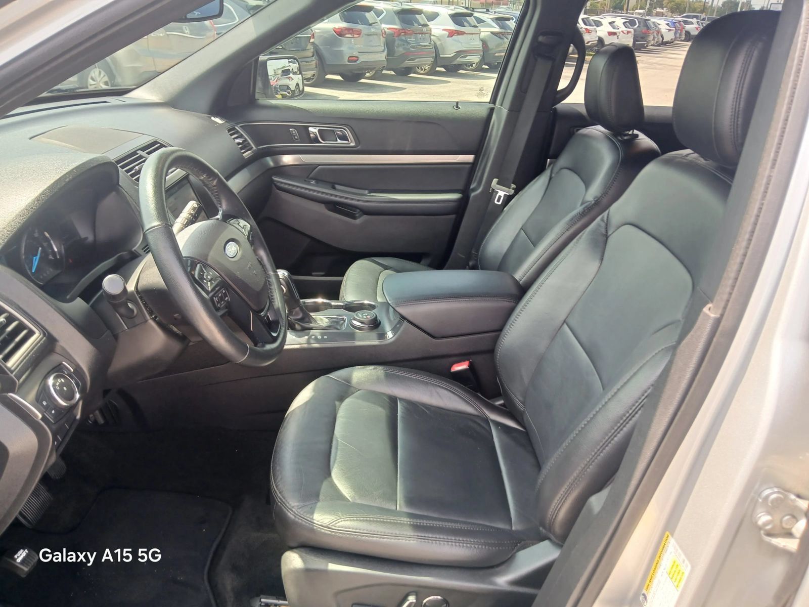 Used 2018 Ford Explorer XLT w/ Equipment Group 202A AWD/4WD image 10