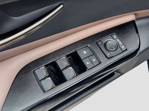 Used 2025 Lexus ES 300h w/ Accessory Package (Z2) FWD image 23