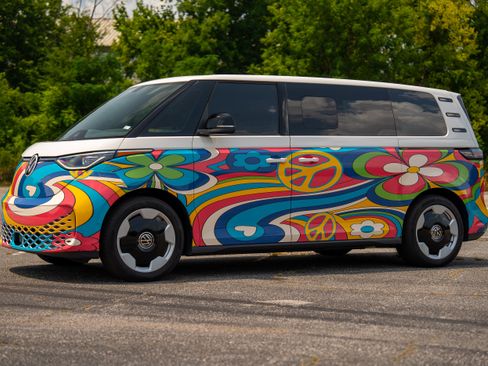 Used 2025 Volkswagen ID. Buzz Pro S RWD image 5