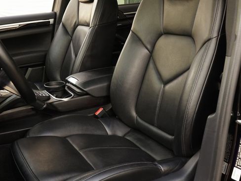 Used 2017 Porsche Cayenne S image 9