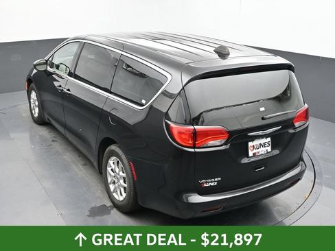 Used 2023 Chrysler Voyager LX FWD image 45
