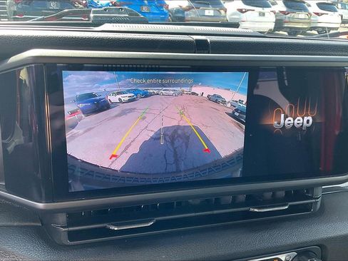 Used 2024 Jeep Wrangler Willys image 31