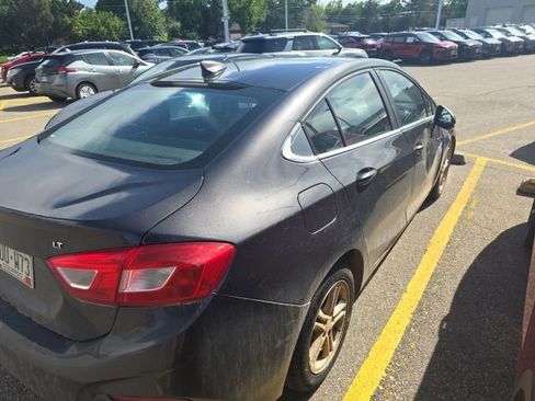 Used 2017 Chevrolet Cruze LT FWD image 4