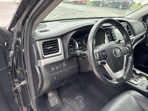 Used 2018 Toyota Highlander XLE AWD/4WD image 22