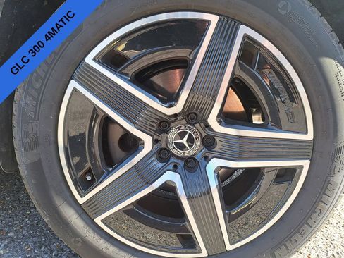 Used 2024 Mercedes-Benz GLC 300 4MATIC image 30