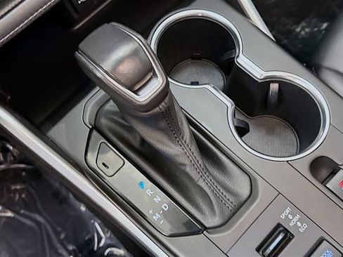 Used 2021 Toyota Highlander XLE image 16