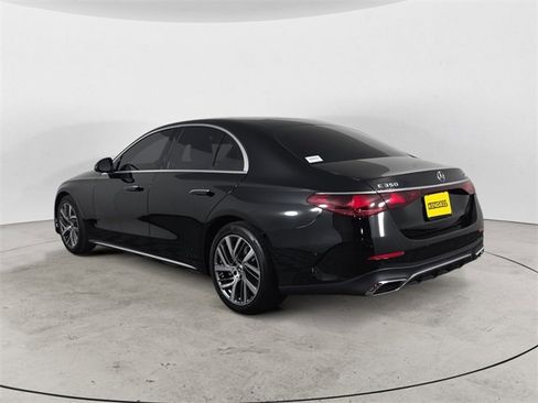 Used 2024 Mercedes-Benz E 350 4MATIC Sedan image 3