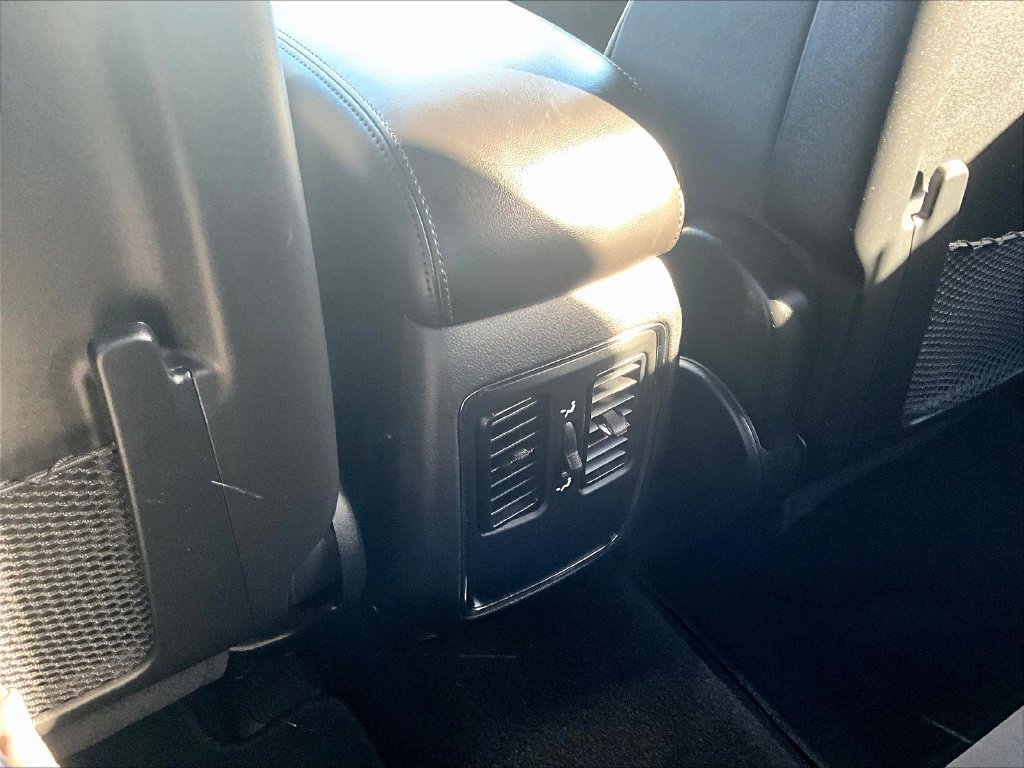 Used 2021 Jeep Grand Cherokee Laredo AWD/4WD image 12