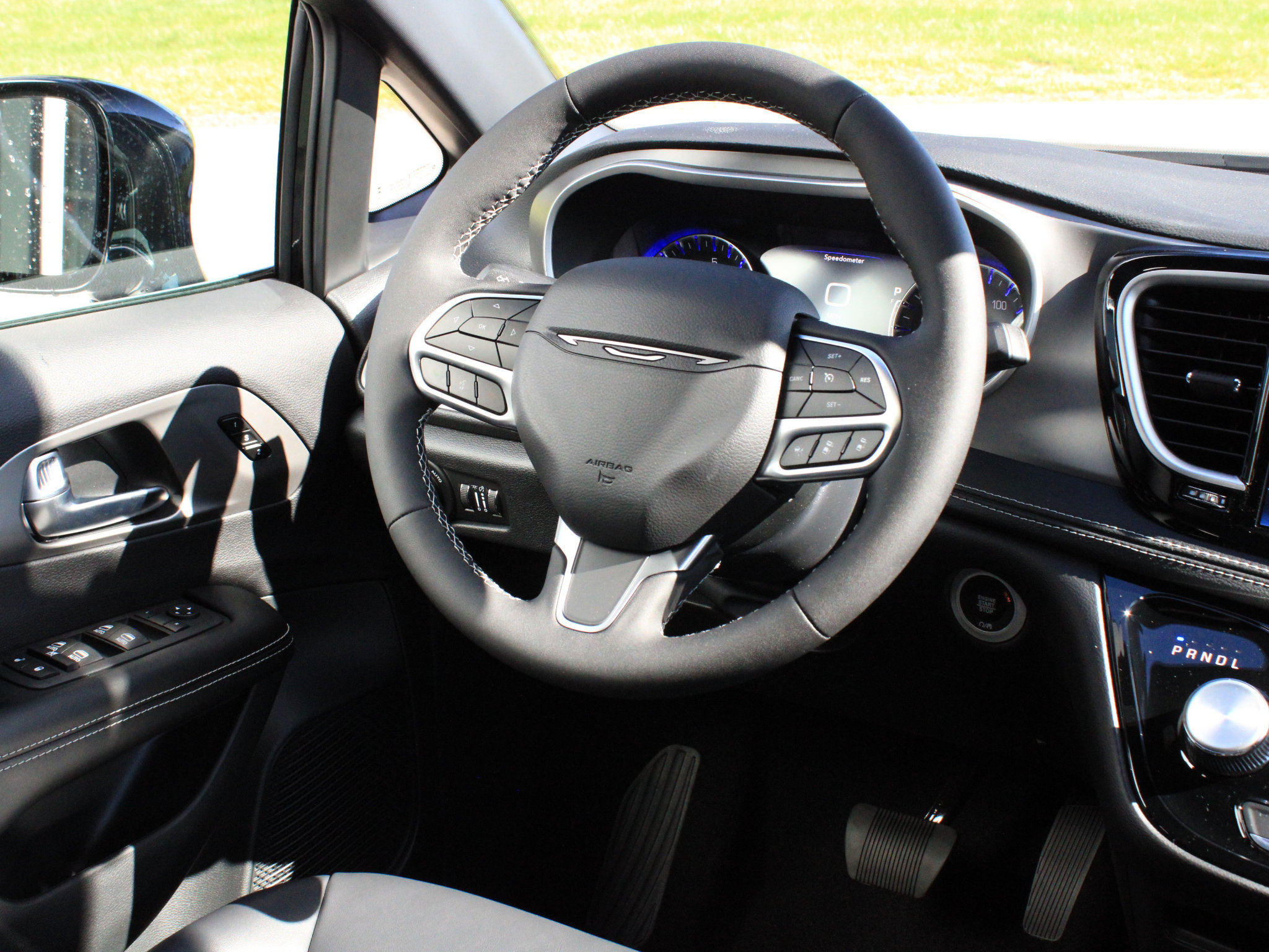 New 2027 Chrysler Pacifica Select FWD image 14
