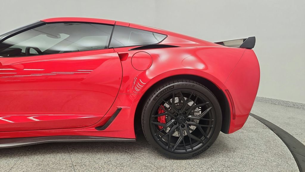 Used 2015 Chevrolet Corvette Z06 w/ Chrome Badge Package RWD image 22