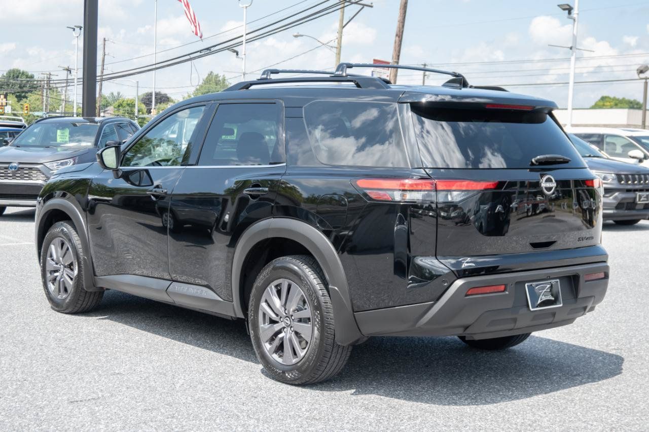 Used 2024 Nissan Pathfinder SV w/ Black Appearance Package AWD/4WD image 9