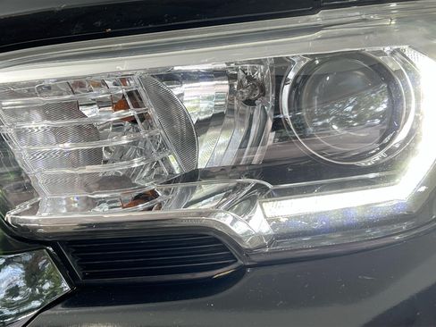 Used 2019 Toyota Tacoma TRD Sport AWD/4WD image 12