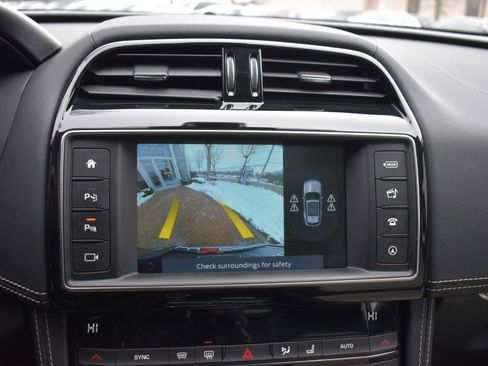 Used 2018 Jaguar F-PACE R-Sport image 19