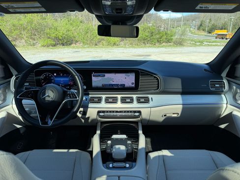Used 2025 Mercedes-Benz GLS 450 4MATIC image 35