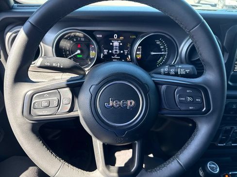 Used 2023 Jeep Wrangler Unlimited AWD/4WD image 21