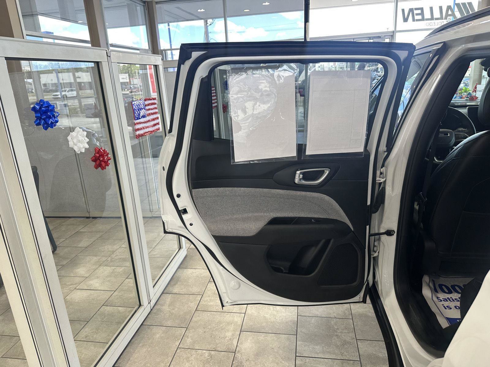 Used 2023 Jeep Compass Latitude AWD/4WD image 26