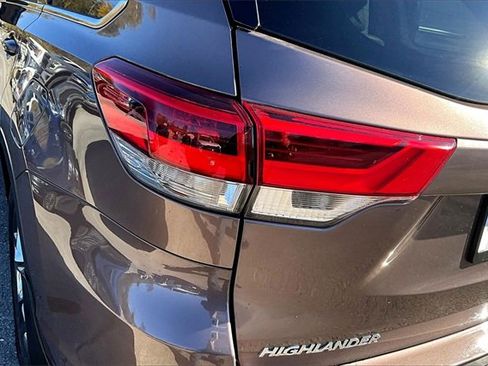 Used 2017 Toyota Highlander Limited Platinum image 33