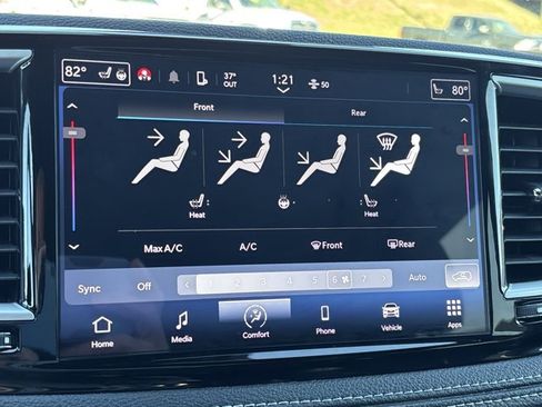 Used 2024 Chrysler Pacifica Touring-L w/ S Appearance Package image 34