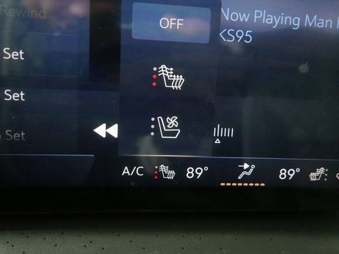 Used 2025 Buick Enclave Avenir image 29