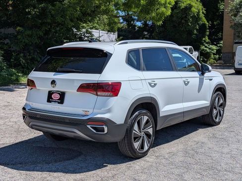 Used 2023 Volkswagen Taos SE w/ Panoramic Sunroof Package AWD/4WD image 3