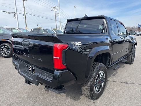 Used 2025 Toyota Tacoma TRD Sport AWD/4WD image 5
