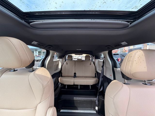 Used 2024 Toyota Sienna XLE w/ XLE Plus Package AWD/4WD image 25