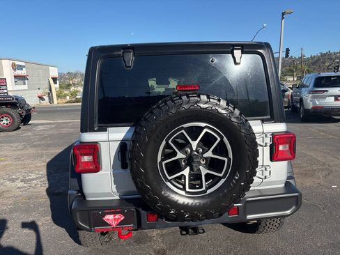 Used 2024 Jeep Wrangler Unlimited Rubicon AWD/4WD image 7