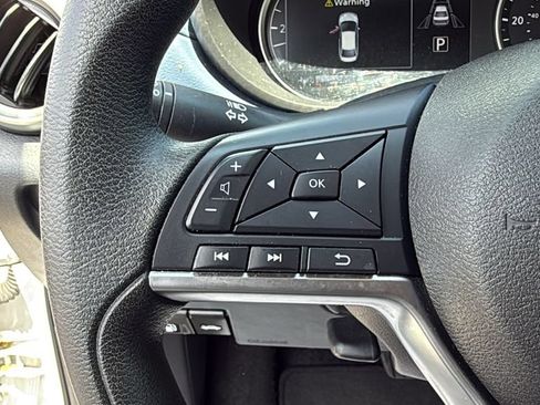 Used 2025 Nissan Versa SV FWD image 20