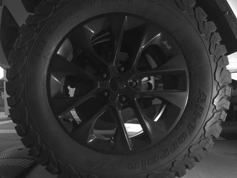 Used 2023 Jeep Wrangler Unlimited Sahara AWD/4WD image 12