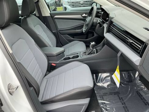 New 2026 Volkswagen Jetta SE FWD image 18