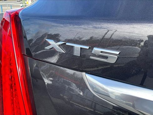 Used 2018 Cadillac XT5 Premium Luxury image 32