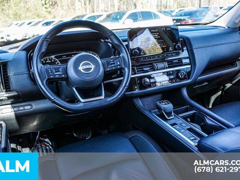 Used 2025 Nissan Pathfinder SL FWD image 28