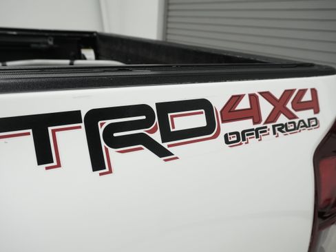 Used 2019 Toyota Tacoma TRD Off-Road AWD/4WD image 7