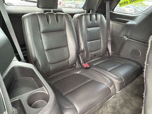 Used 2015 Ford Explorer XLT w/ Equipment Group 202B AWD/4WD image 13