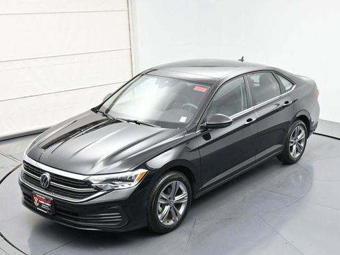 Used 2023 Volkswagen Jetta SE w/ Panoramic Sunroof Package image 34