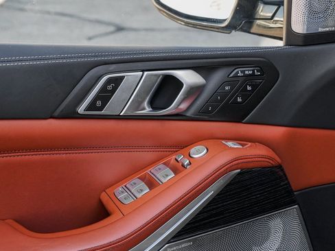 Certified 2025 BMW X7 M60i image 9