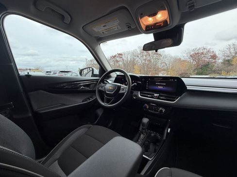 Used 2025 Chevrolet TrailBlazer LT w/ Driver Confidence Package image 32