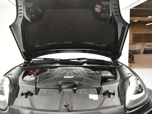 Certified 2023 Porsche Cayenne Platinum Edition AWD/4WD image 13