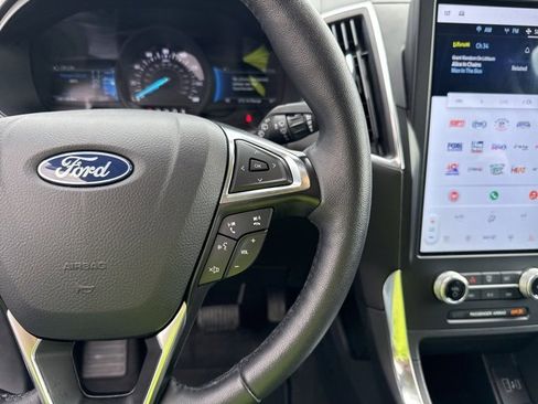 Used 2024 Ford Edge Titanium image 16